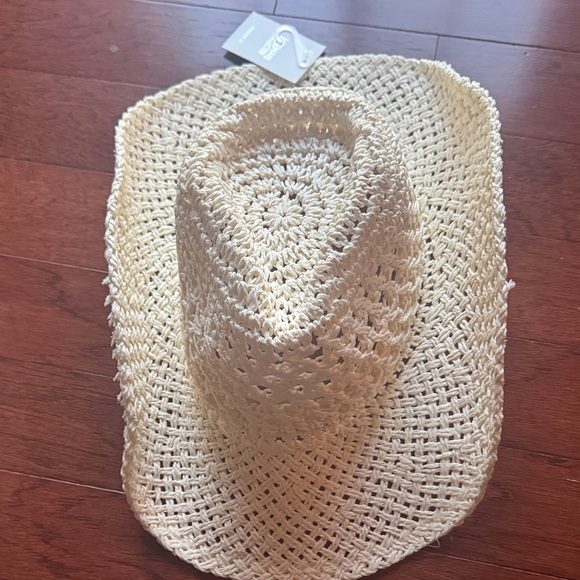 Forever 21 Accessories - Forever 21 Ivory Woven Straw Sun Hat